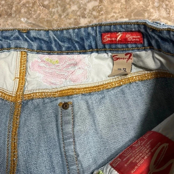 7 for all mankind woman sz 22 blue distressed cropped,floral embroidery,fray hem - Picture 7 of 15